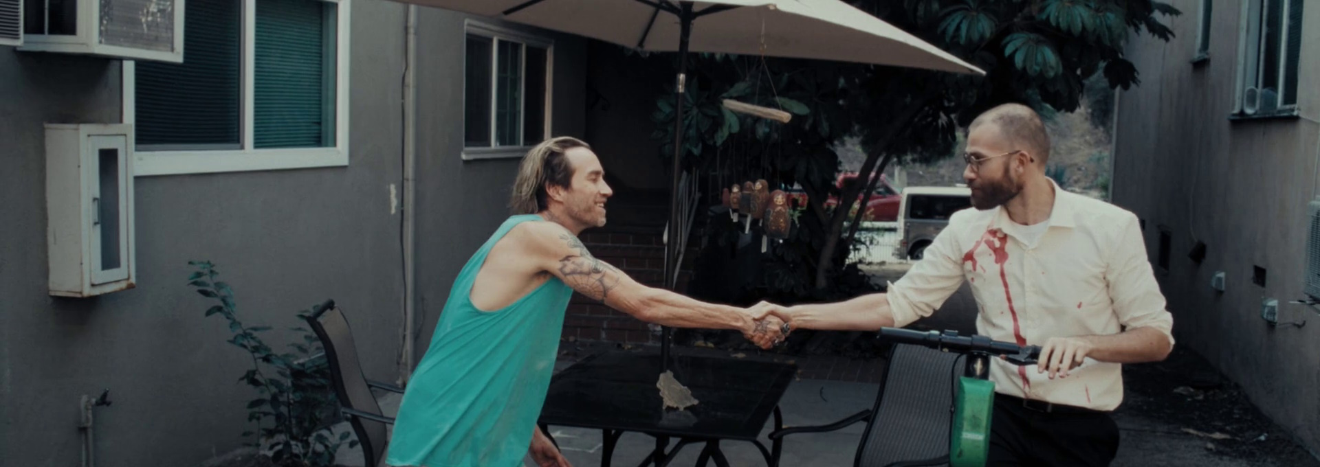 Beskrivende bilde relatert til innholdet i filmen "Something in the Dirt"