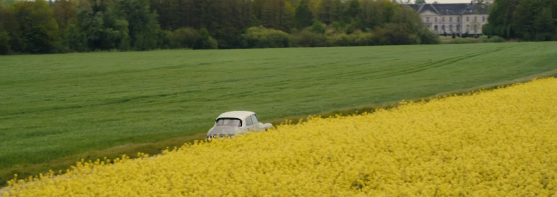Beskrivende bilde relatert til innholdet i filmen "Kvinnene på sjette etasje"