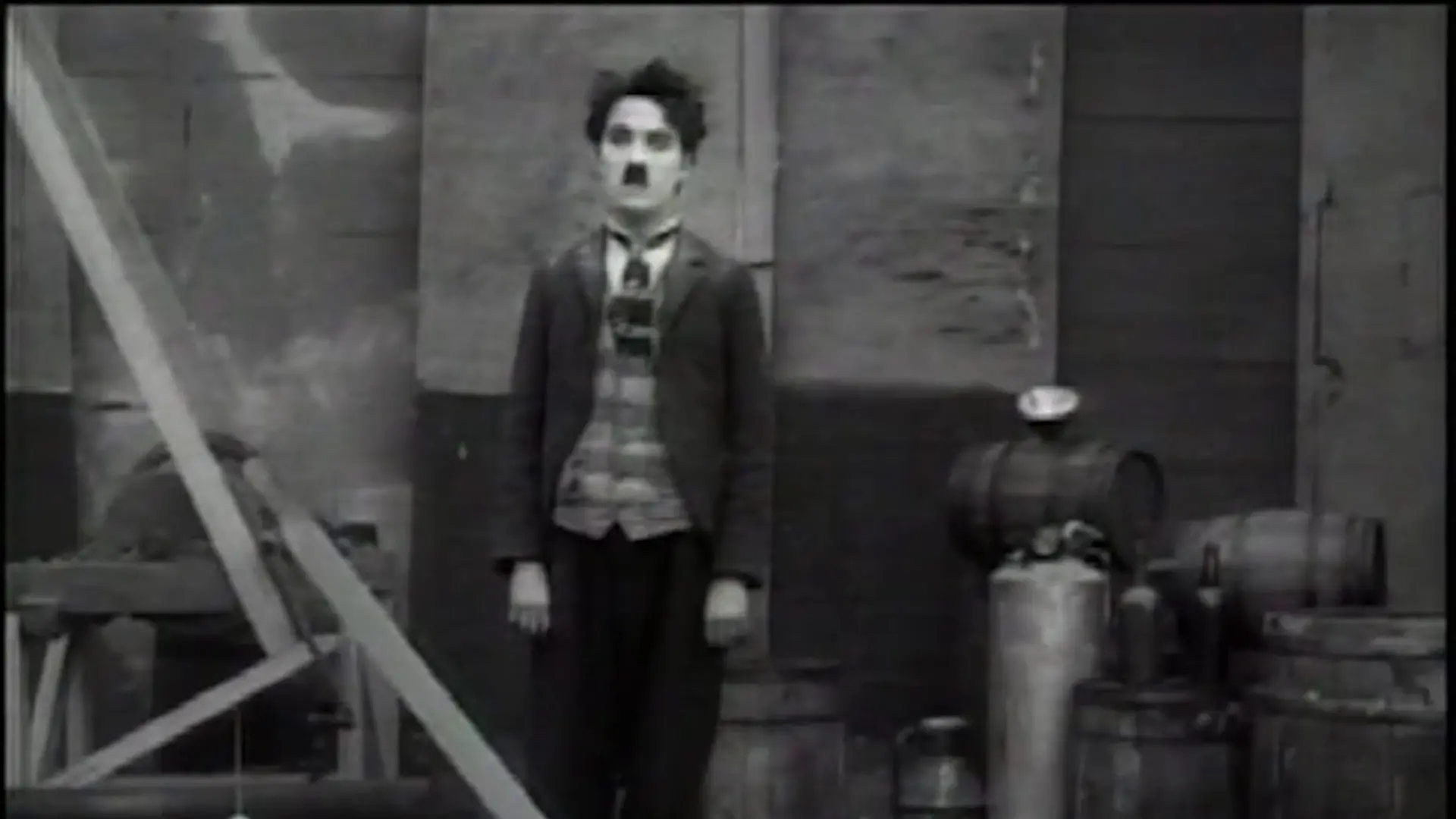 Beskrivende bilde relatert til innholdet i filmen "Chaplin - Bak kulissene"