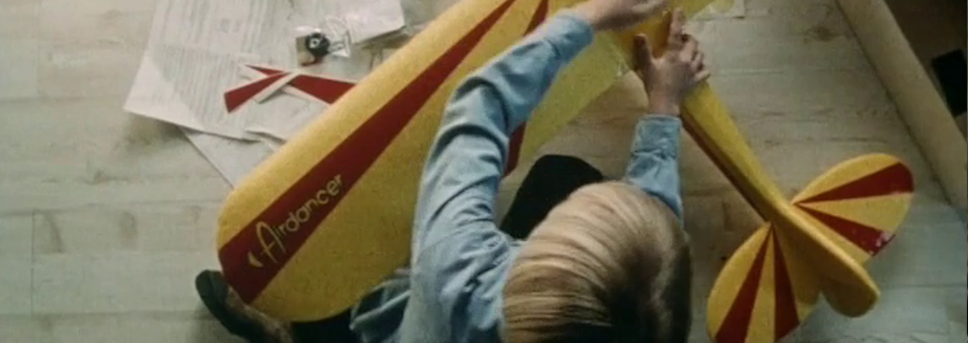 Beskrivende bilde relatert til innholdet i filmen "Fly"