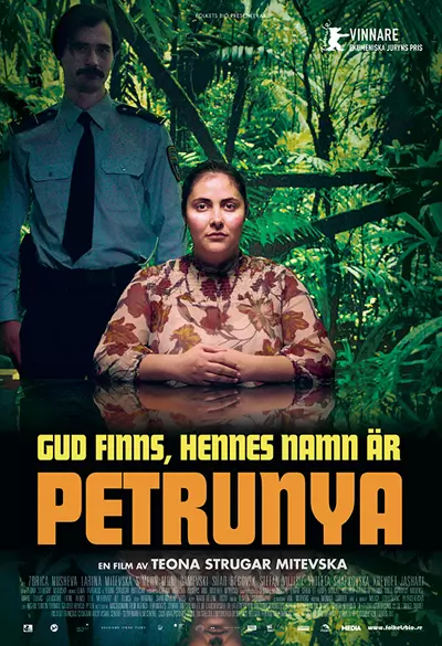 Gud finns, hennes namn är Petrunya Poster