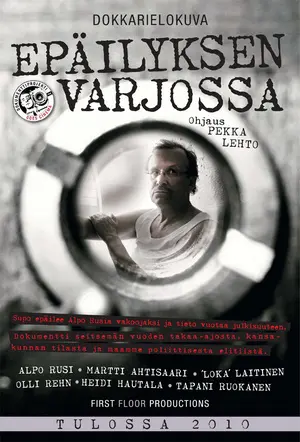 Epäilyksen varjossa filmplakat