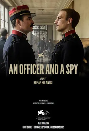 En officer och spion filmplakat